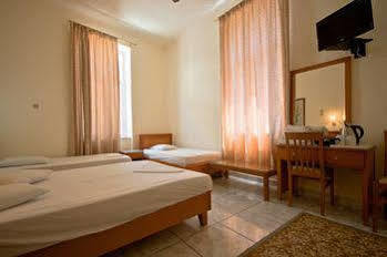 Lena Hotel 2*