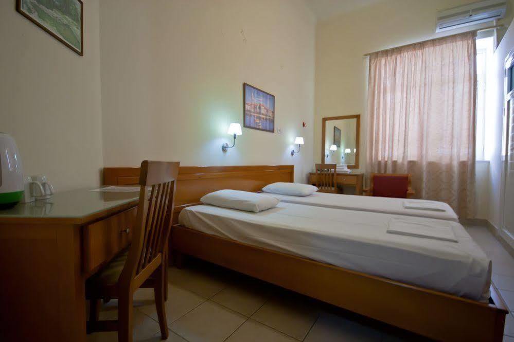 Hotel Lena 2*